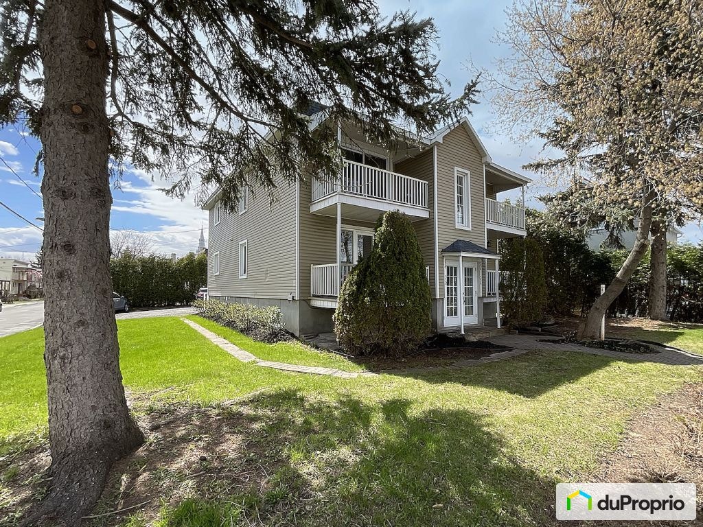 $949,000 - Quadruplex for sale in Ste-Julie — photo 1