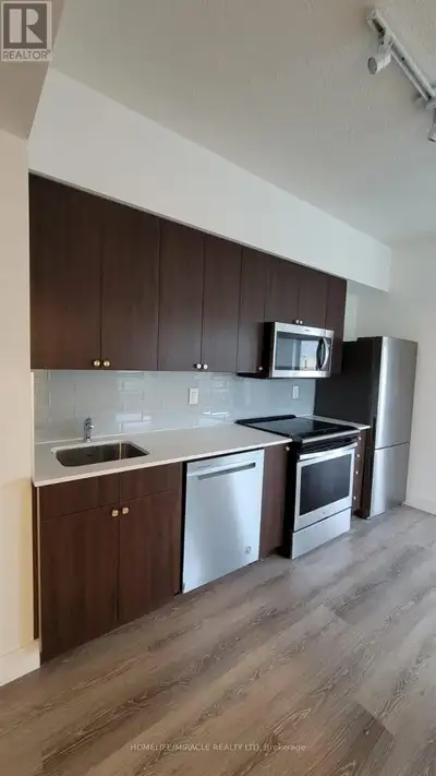 Available immediately UPGRADED STUDIO in a prime downtown Brantford location. Situated in a luxury b...