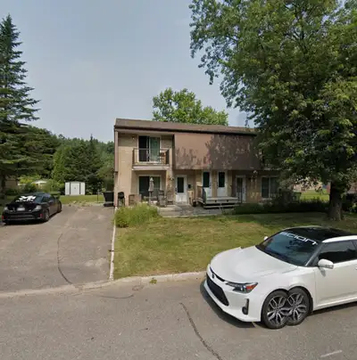 Superbe grand 4 1/2, St-Nicolas Lévis, Libre