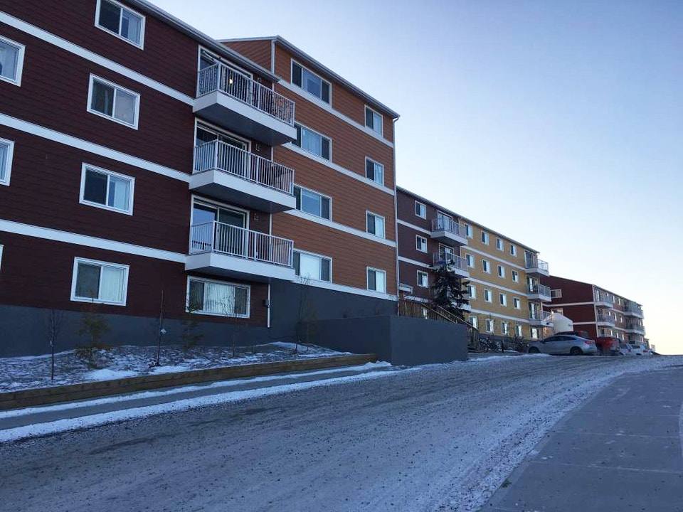 Aurora Pointe - 3 Bedroom 1.5 Bath Apartment for Rent 1