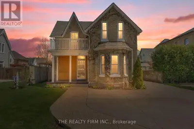 Attention investors or owners looking for the perfect live-in opportunity with income potential! Thi...