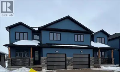 Discover this welcoming semi-detached home in Brussels, perfectly suited for a multigenerational fam...