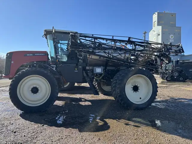 2012 Versatile SX 275 in Farming Equipment in Swift Current - Image 3