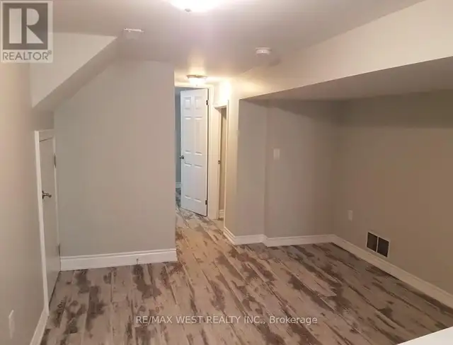 LOWER - 77 MURRIE STREET Toronto (Mimico), Ontario in Long Term Rentals in Mississauga / Peel Region - Image 7
