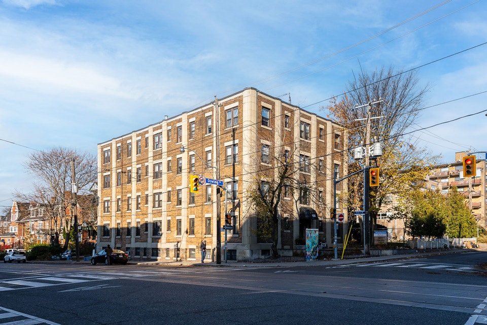 Bachelor suite, Dowling and King Street - ID 3511 2