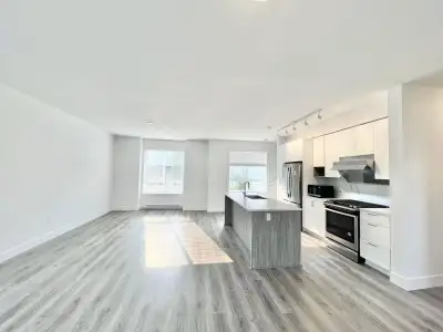 Gorgeous Spacious 1400sqft 3bed 2.5bath 3 level Townhouse located in the desirable and peaceful neig...