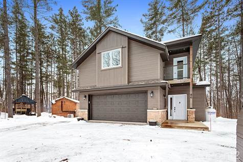 Homes for Sale in L'ile du Grand Calumet, Quebec $759,900 in Houses for Sale in Renfrew