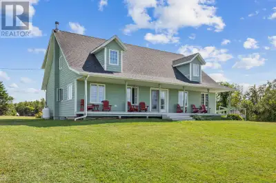 Ultimate PEI Vacation Retreat, 7-Bedroom Waterfront Escape! Dreaming of the perfect PEI getaway? Thi...