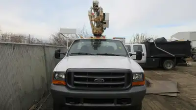 New Arrival..... 2001 FORD F-450 XL ALTEC BUCKET TRCUK for sale in Edmonton, Alberta - 6.8L V10 GAS...
