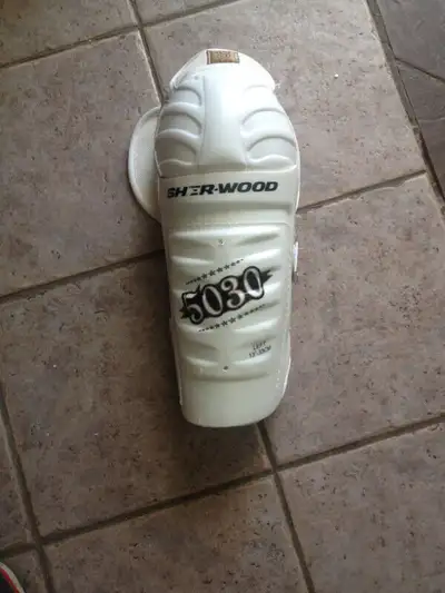pads de hockey a vendre sher-wood 13 -33cm, View more