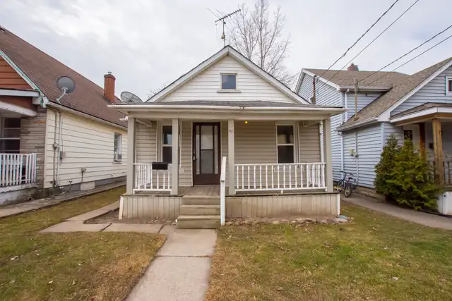 Charming 2 Bedroom House in Welland!