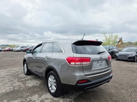 Zoomer Auto 2017 Kia Sorento AWD Comes with Heated Seats, Bluetooth, Backup Sensors, Power Windows L... (image 5)