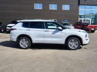People can't stop talking about this widely acclaimed 2022 Mitsubishi Outlander ES | 4WD | Backup Ca... (image 5)