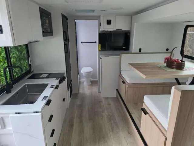 2026 Winnebago Micro Minnie 2108TB in Travel Trailers & Campers in Penticton - Image 17