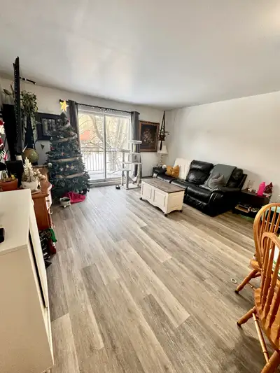 Beau grand 4 Rue Place P.-E.-Trudeau Trois-Rivières Disponible le 1er juillet 2026 Secteur de choix,...