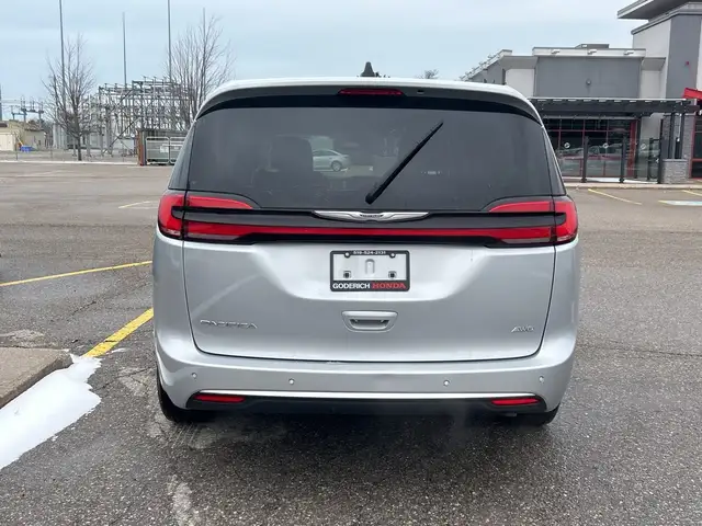 2023 Chrysler Pacifica Touring L AWD432920552402462726