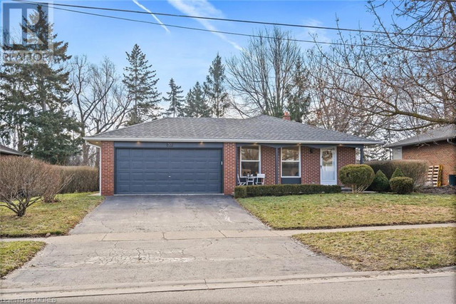 30 REGAN Crescent Georgetown, Ontario in Houses for Sale in Oakville / Halton Region