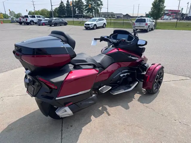 2025 Can-Am Spyder RT Limited in Sport Touring in Norfolk County - Image 10