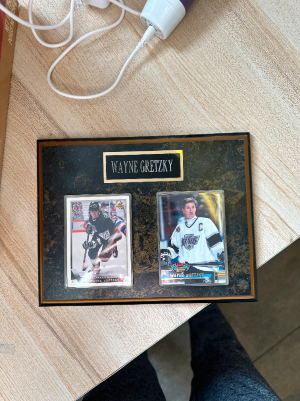 Wayne Gretzky Plaque with Hockey Card in Arts & Collectibles in Thunder Bay
