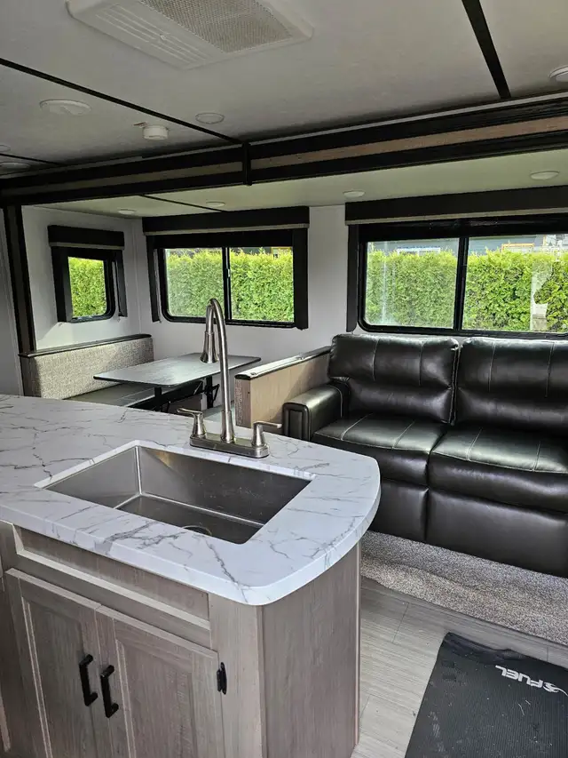 HIDEOUT RV 35 FT, 2021 Model / LEASE take over 365,- CAD mnth. in Travel Trailers & Campers in Terrace - Image 3