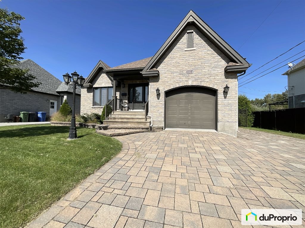 $859,000 - Bungalow for sale in Longueuil (St-Hubert) — photo 2
