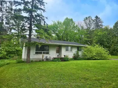 Rare Village Opportunity in the Heart of Carp! Opportunity knocks in one of Canada's friendliest com...