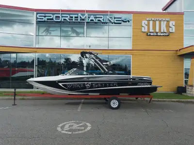 Malibu VLX 21 2013 à vendre, seulement 210 heures d'utilisation ! Bateau extrêmement propre et toujo...