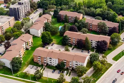Berkshire Wonderland Apartments - 2 Bedroom - 170-186 Berkshire