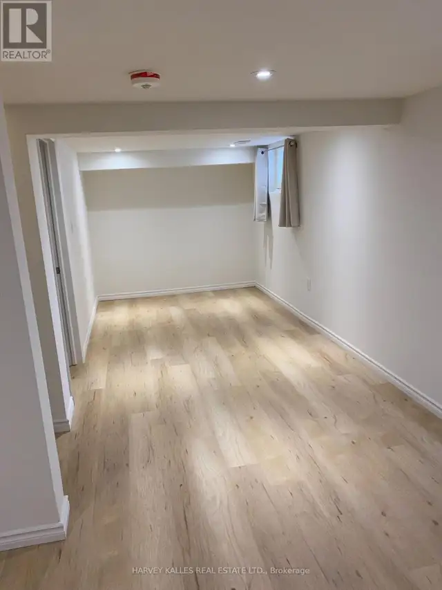 LOWER - 47 STAYNER AVENUE Toronto (Yorkdale-Glen Park), Ontario in Long Term Rentals in City of Toronto - Image 6