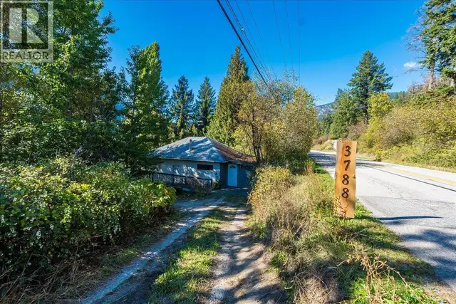 3788 Broadwater Road Castlegar, British Columbia in Houses for Sale in Nelson - Image 6
