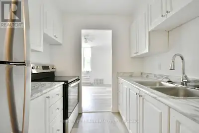 ****MOVE IN PROMO - 1ST MONTH FREE!**** Spacious 2-Bed Luxury Apartment - Bayfield & Grove - Barrie....