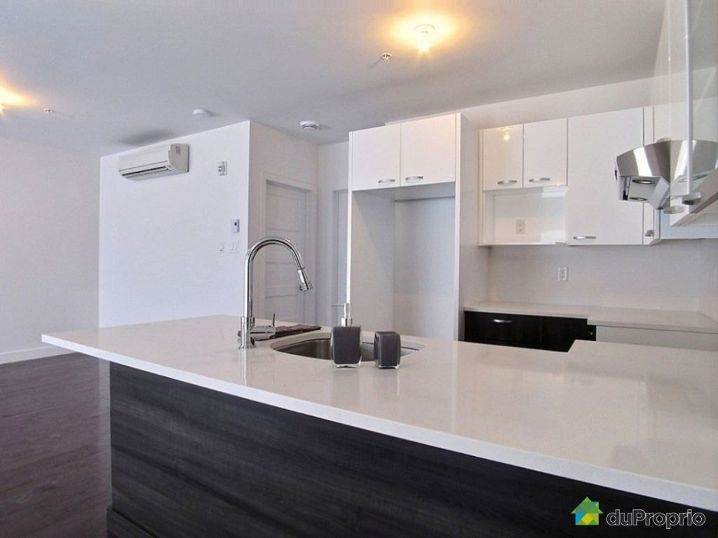 $500,000 - Condominium in Ville-Marie (downtown, old Mtl) — photo 1