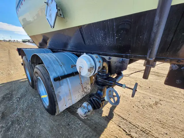 2004 Advance 51,400 L Super B-Train Insulated 406 Tank Trailer in Heavy Equipment in Delta/Surrey/Langley - Image 38