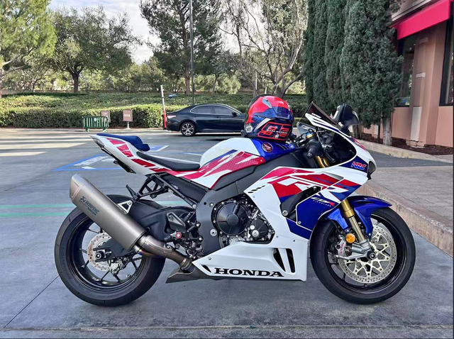 2022 HONDA CBR 1000RR-R SP-FINANCE AVAILABLE!  in Sport Bikes in Winnipeg - Image 2