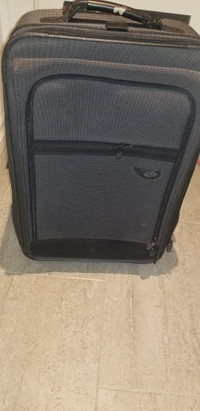 Skyway Medium Size Grey Rolling Luggage Suitcase
