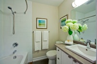 3 BEDROOM TOWHOUSE FOR RENT IN BARRIE! BRIGHT AND SPACIOUS! LIMITED TIME OFFER: RECEIVE A $500 RENTA... (image 8)