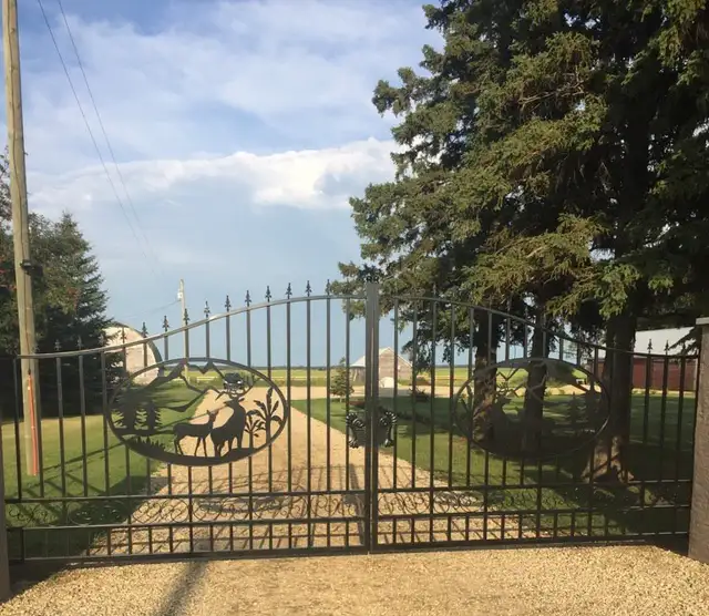 NEW WROUGHT IRON DRIVEWAY ENTRY GATE MANY DESIGNS & SIZE OPTIONS in Other in Winnipeg - Image 5