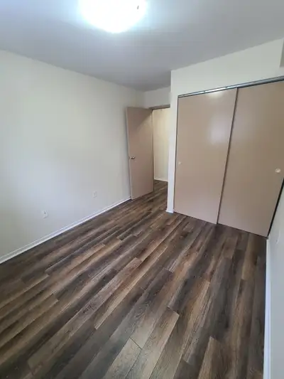 Large 2-Bedroom Unit Unit 303 $1,595 per Month Available NOW or January 1st Location: 96 North St.,...