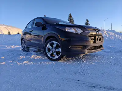 THIS HR-V AWD HAS ONLY DRIVEN AN AVERAGE OF 014000KMS PER YEAR! LOW KMS HONDA RELIABILITY, LOADED WI...