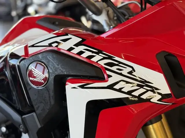 2017 HONDA African Twin ABS in Street, Cruisers & Choppers in St. Albert - Image 4