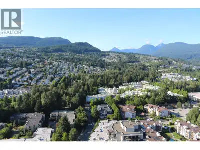 Amazing 41st floor views from this short=term rental. Experience resort-style living in this stunnin...