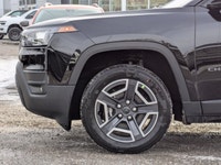 This Jeep Cherokee has a strong Intercooled Turbo Gas/Electric I-4 1.6 L/98 engine powering this Var... (image 8)
