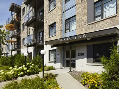 *** DISPONIBLE DÈS MAINTENANT *** L'Aristocrate - Beau condo locatif / appartement 4 1/2 de 2 chambr...