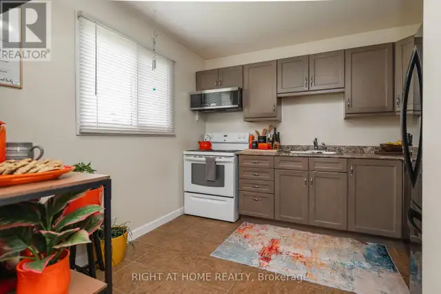 66 - 171 TEAL CRESCENT Ottawa, Ontario62866662365441124
