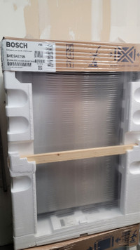 Bosch 100 Series 24 in Stainless Steel Dishwasher w Third Rack