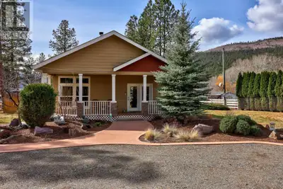 Stunning 3.15 acre Modern Country Retreat with 3 bedrooms and 2 bathrooms. Experience the perfect bl...