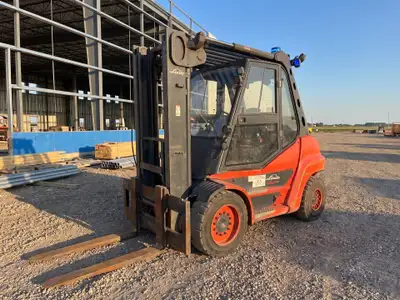 Need to move steel, machinery or loaded pallets for a short stretch? Rent this 15,850 lb capacity fo...
