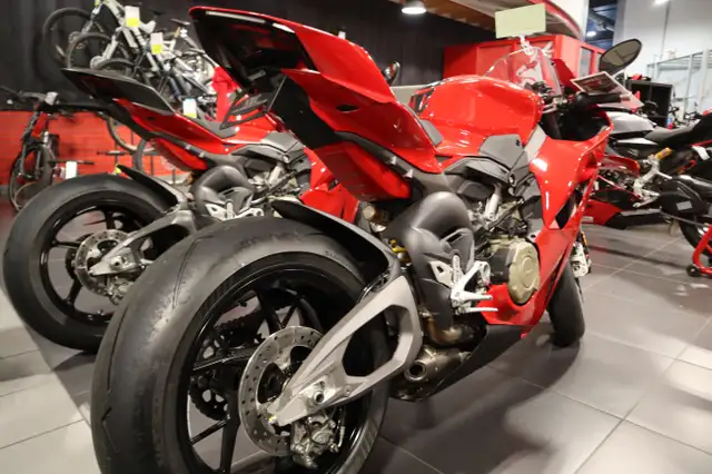 2025 Ducati Supersport in Other in Edmonton - Image 4