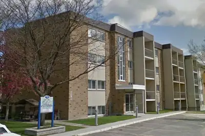 STUDIO avec balcon et porte-patio pour novembre à "Jardins Vanier"! Au 390 rue Rousseau à Vanier dan...