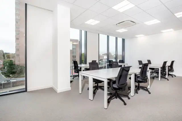 Rent a large office space for 25 persons in Spaces Green Lamp